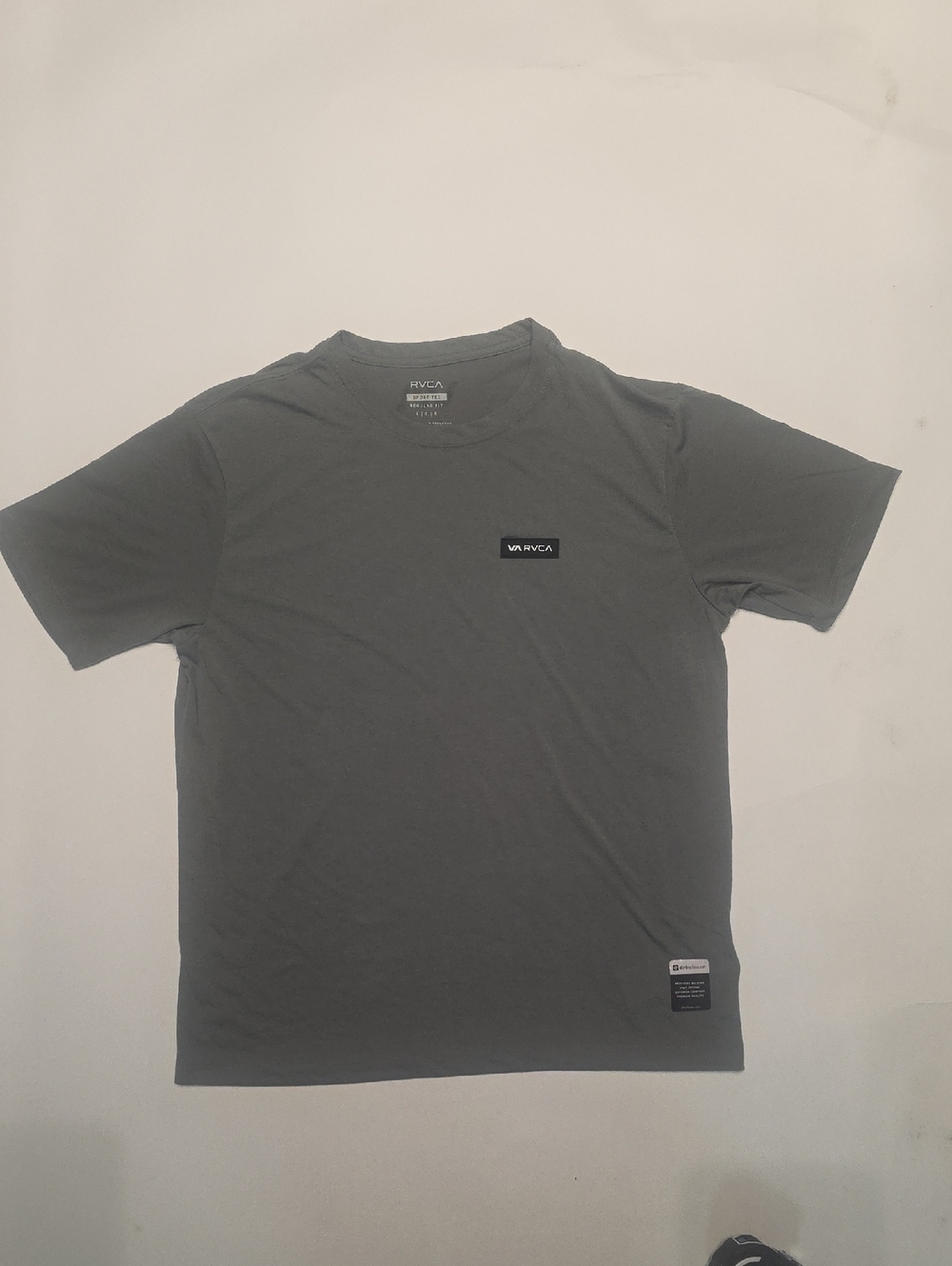 NWT Men's Large RVCA SPORT ICON Short Sleeve T-Shirt in color Covert Green